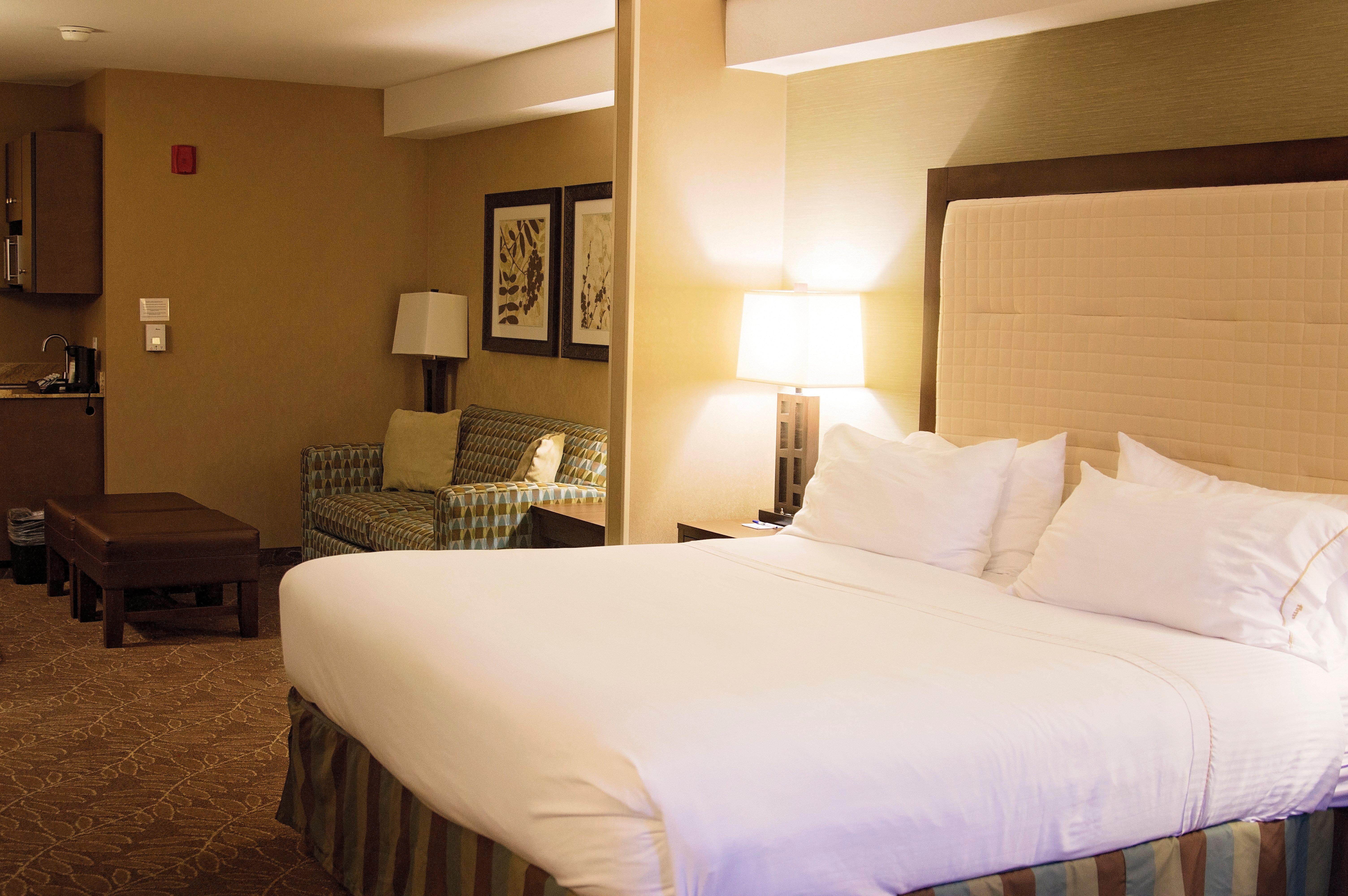 Holiday Inn Express & Suites Logan By Ihg Ngoại thất bức ảnh