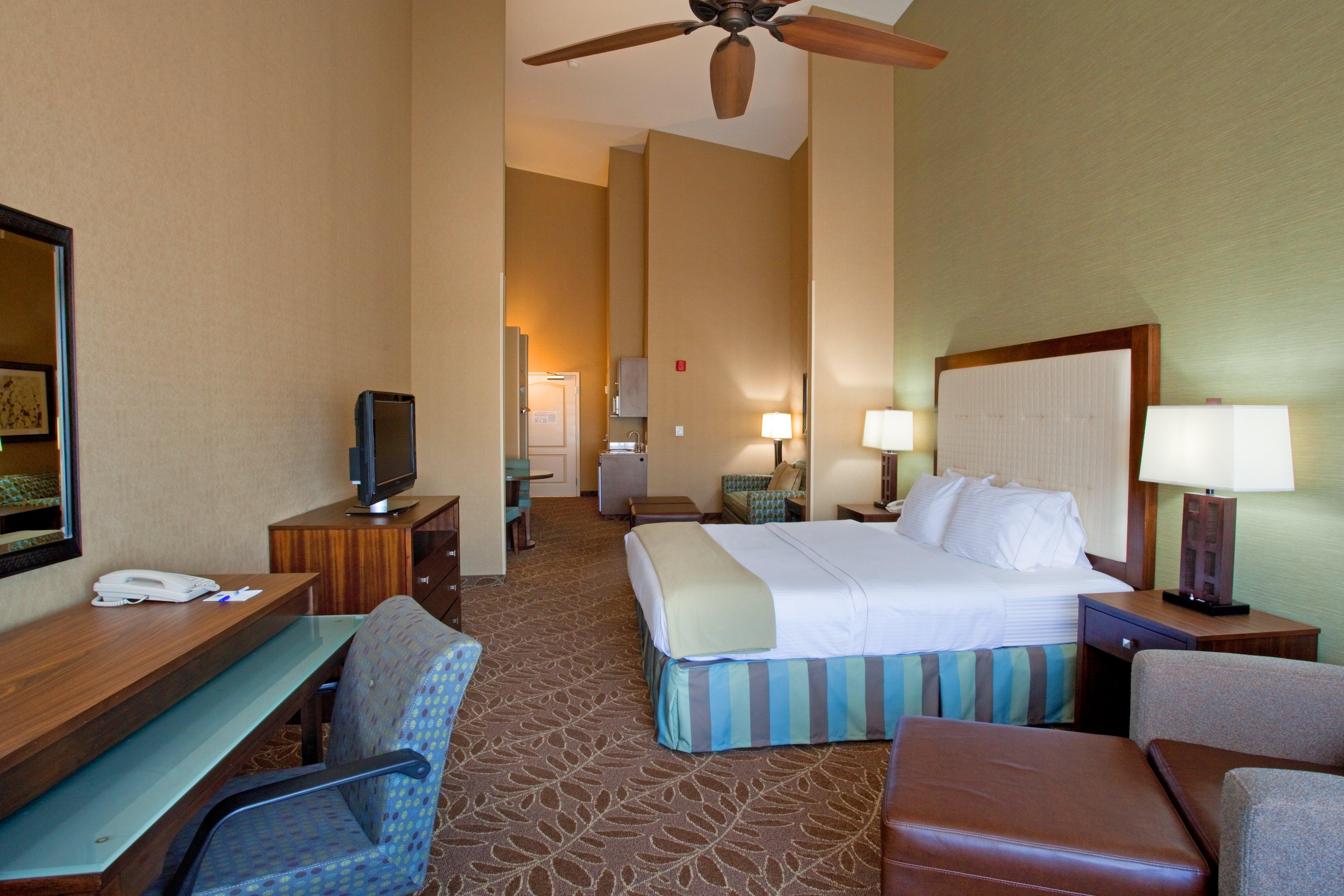 Holiday Inn Express & Suites Logan By Ihg Ngoại thất bức ảnh