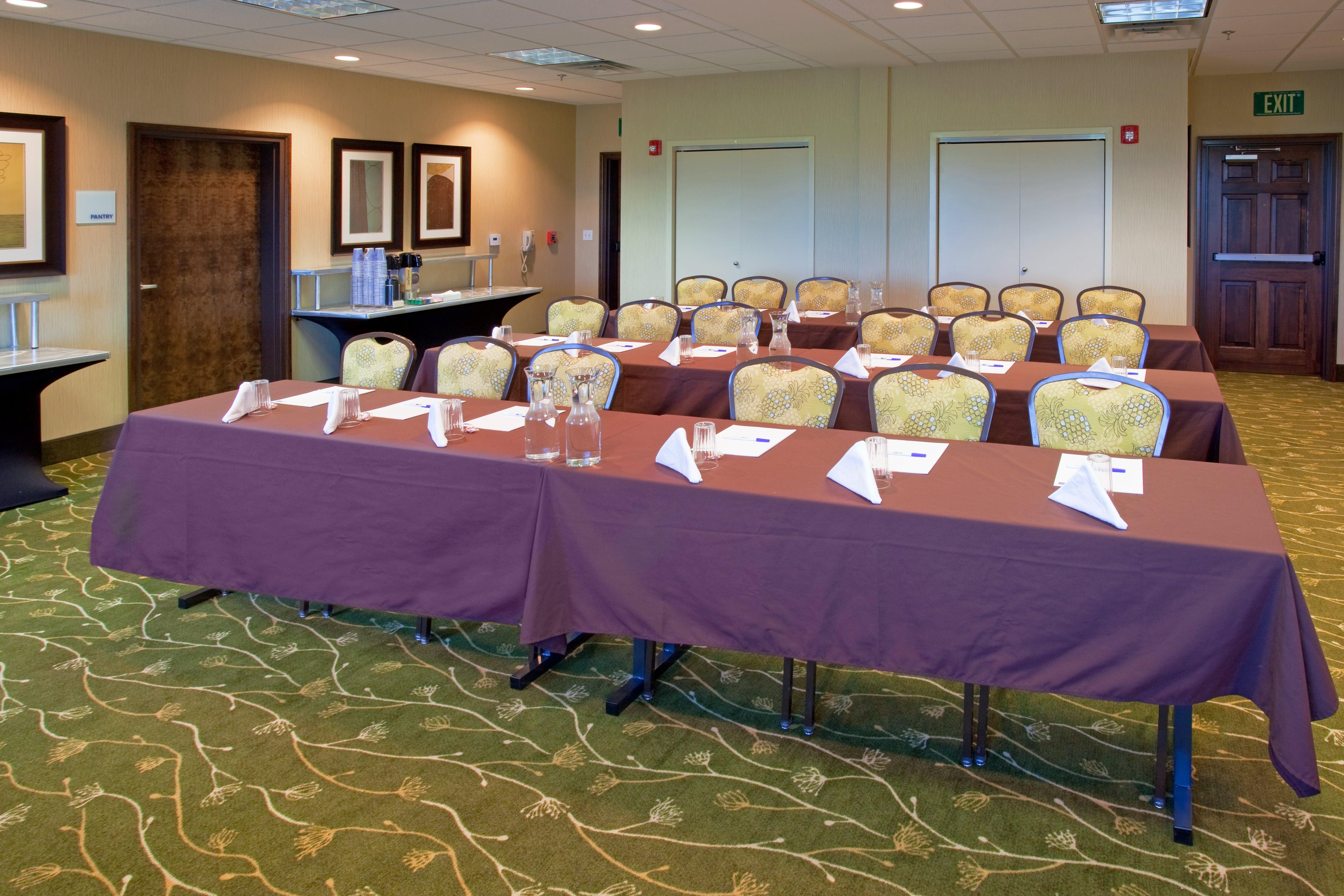 Holiday Inn Express & Suites Logan By Ihg Ngoại thất bức ảnh